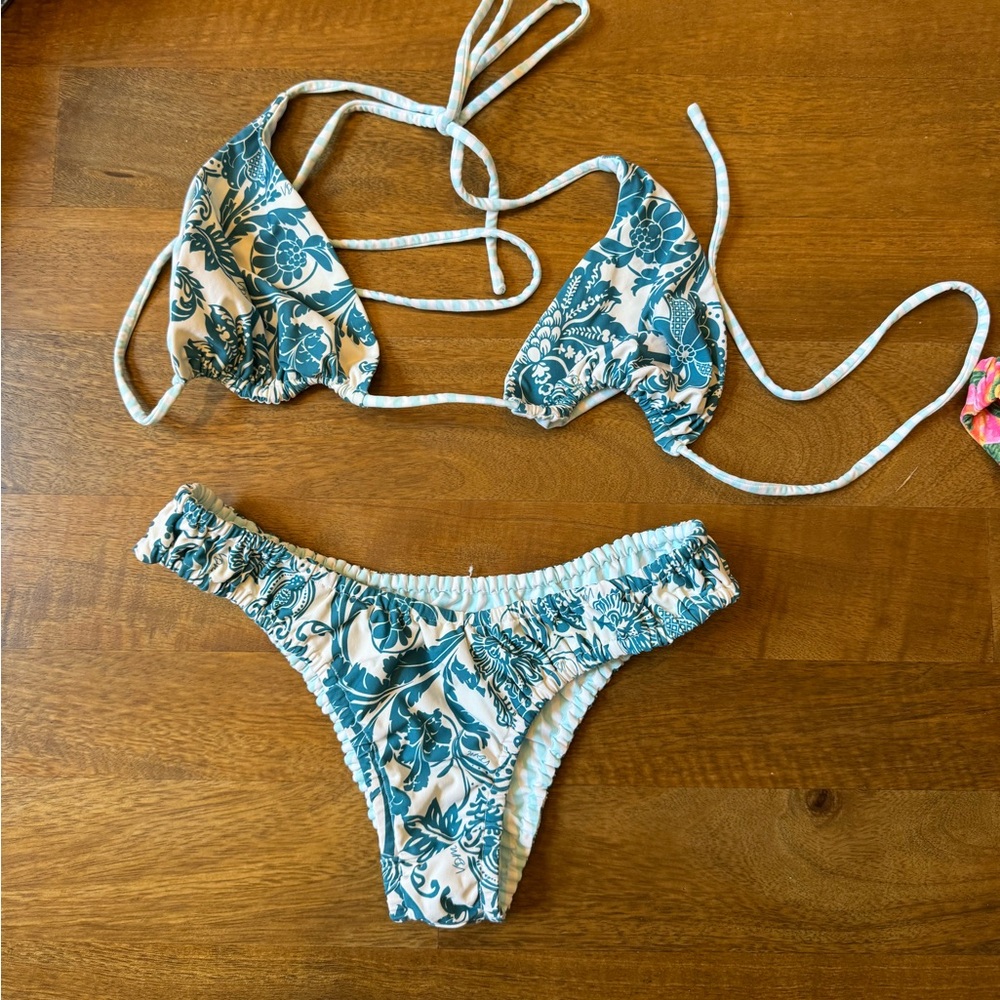 VDM reversible bikini. Top/L Bottom/M